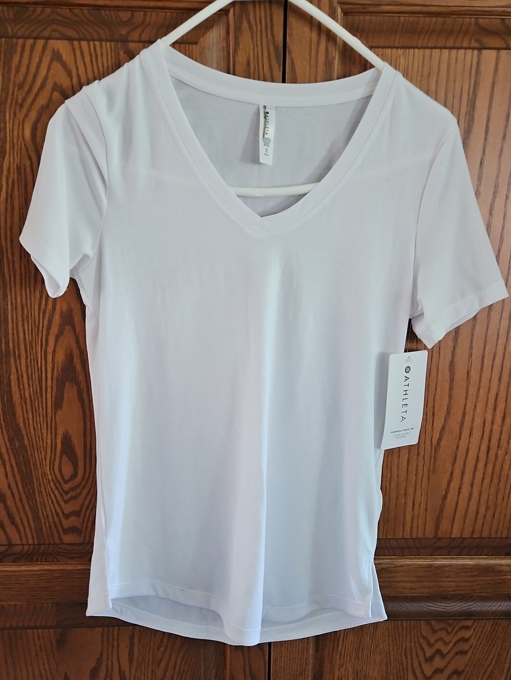 NWT Athleta Essential V-neck Tee